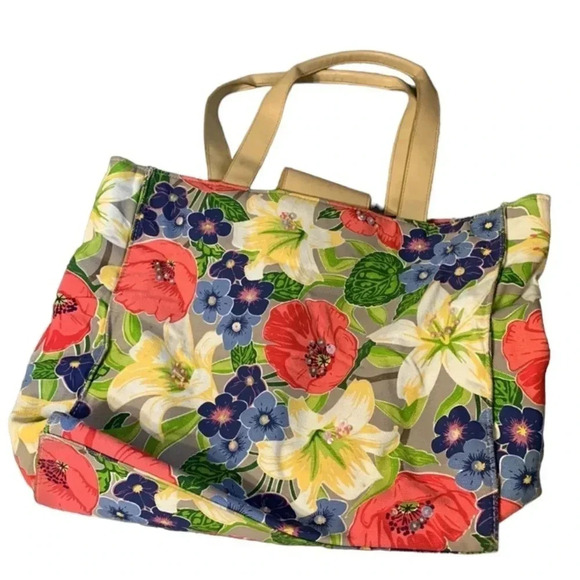 Bath and Body Works beautiful floral tote bag - Picture 1 of 5